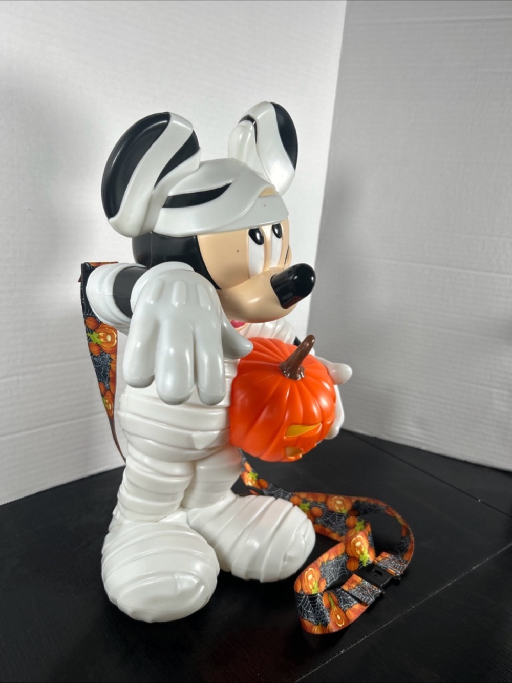 Disney Glow-in-the-Dark Mickey mummy popcorn bucket Disney parks - Picture 3 of 9